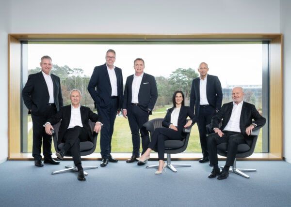 MHK-Vorstand 2022: Gruppenfoto (Bermbach, Heilos, Klodwig, Hoppelshäuser, Kronenberg, Hallermeier, Becker) Gruppenfoto des MHK-Vorstands (v. l. n. r.): Frank Bermbach, Werner Heilos, Volker Klodwig, Dr. Olaf Hoppelshäuser, Carolin Kronenberg, Thorsten Hallermeier, Wolfgang Becker.